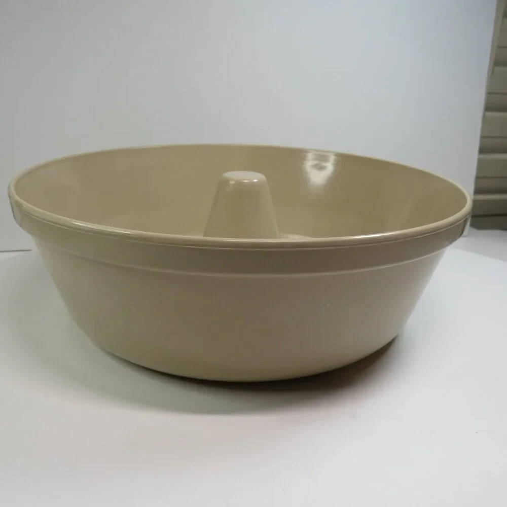Vintage Anchor Hocking MicroWare Bundt Pan Ring